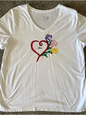 Time and Tru White V-Neck Tee with Red Heart & Multicolor Roses